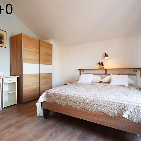 Apartments Mira Starigrad Paklenica Exterior photo
