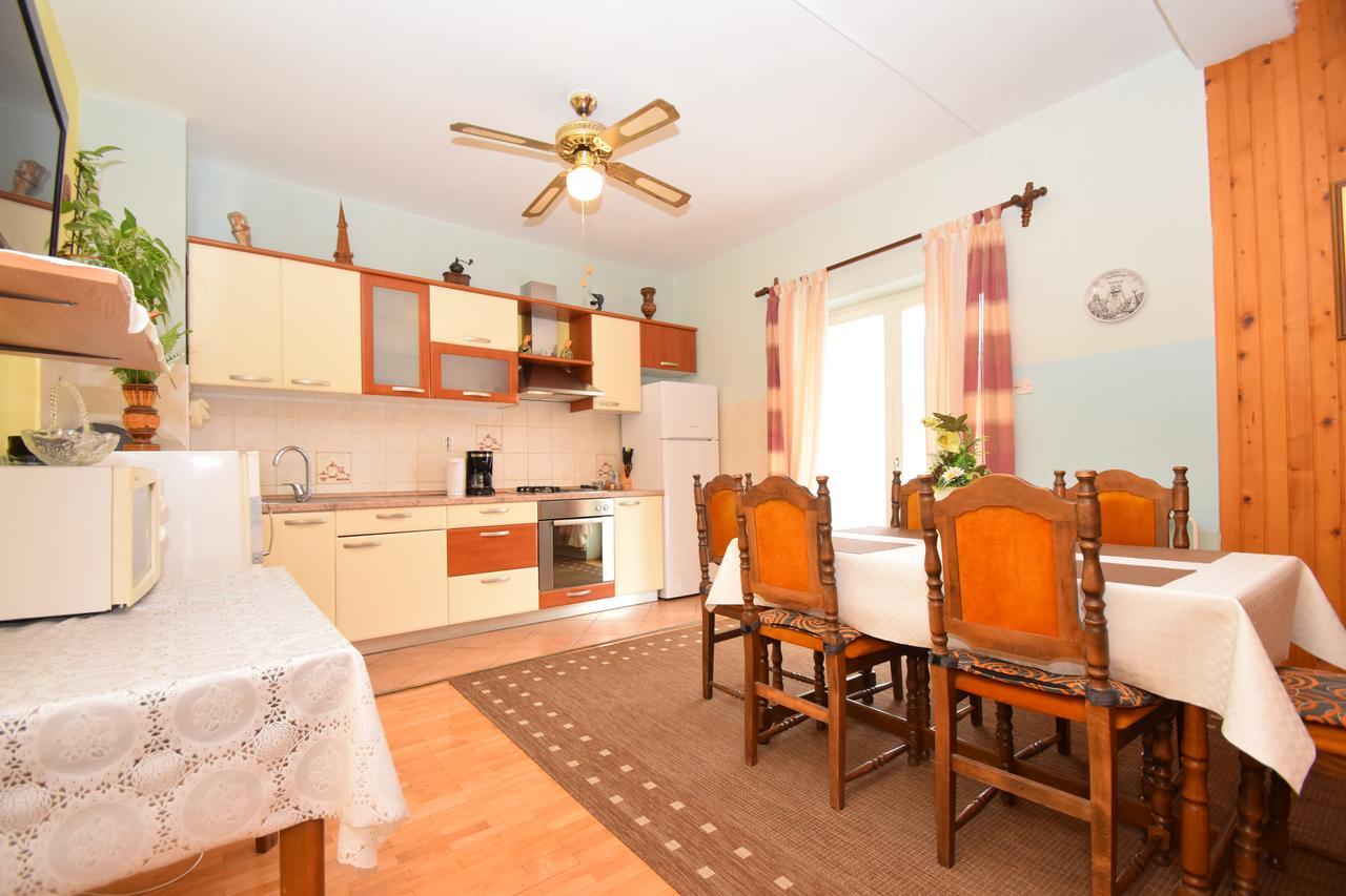 Apartments Mira Starigrad Paklenica Room photo