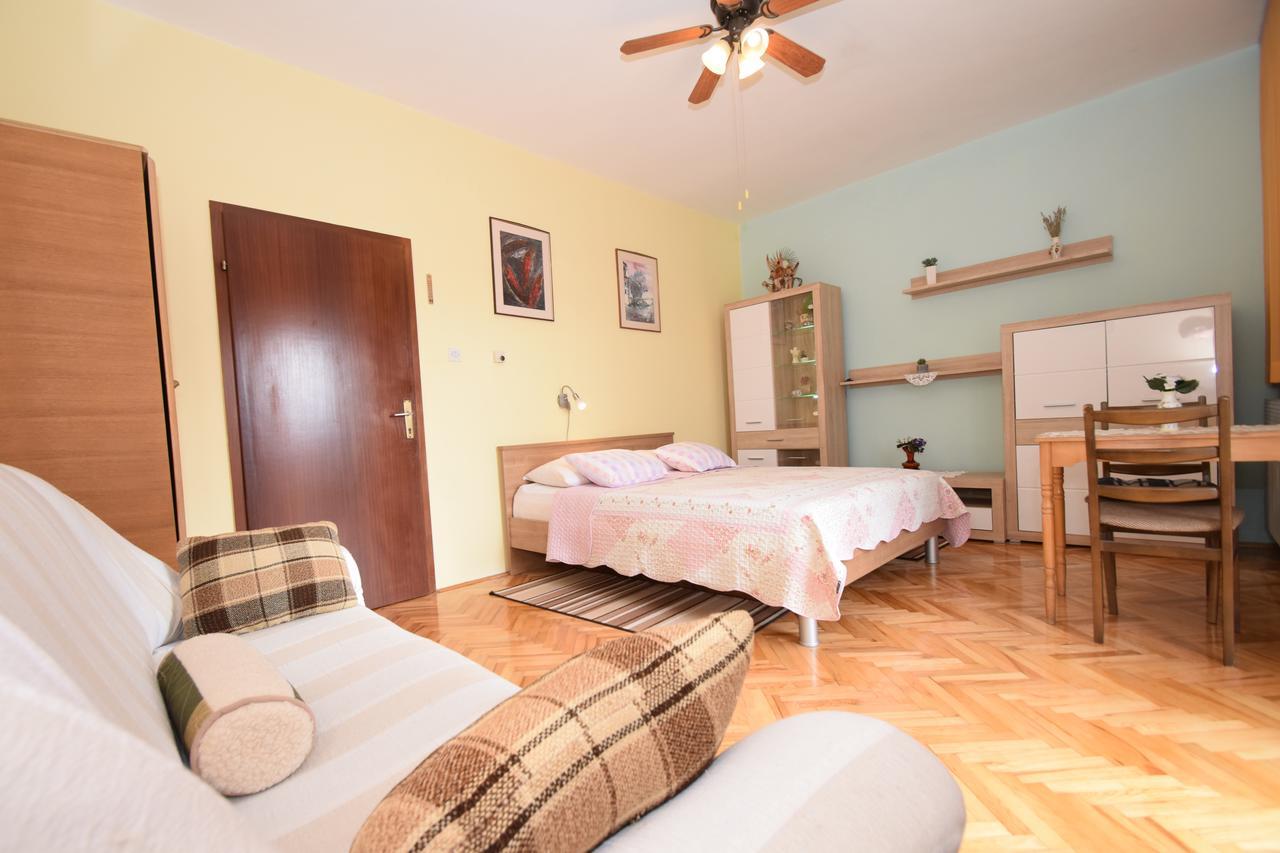 Apartments Mira Starigrad Paklenica Room photo