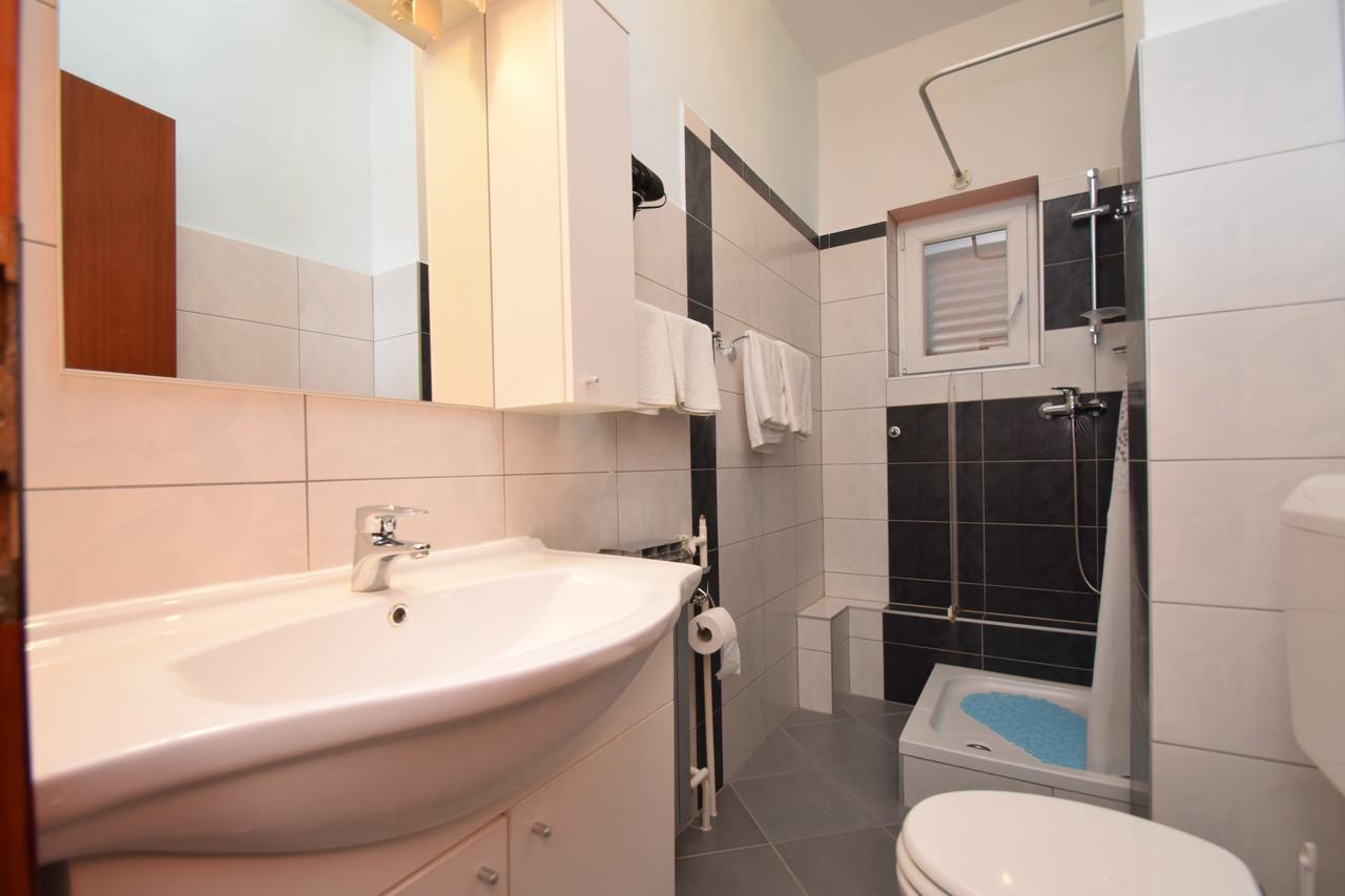 Apartments Mira Starigrad Paklenica Room photo