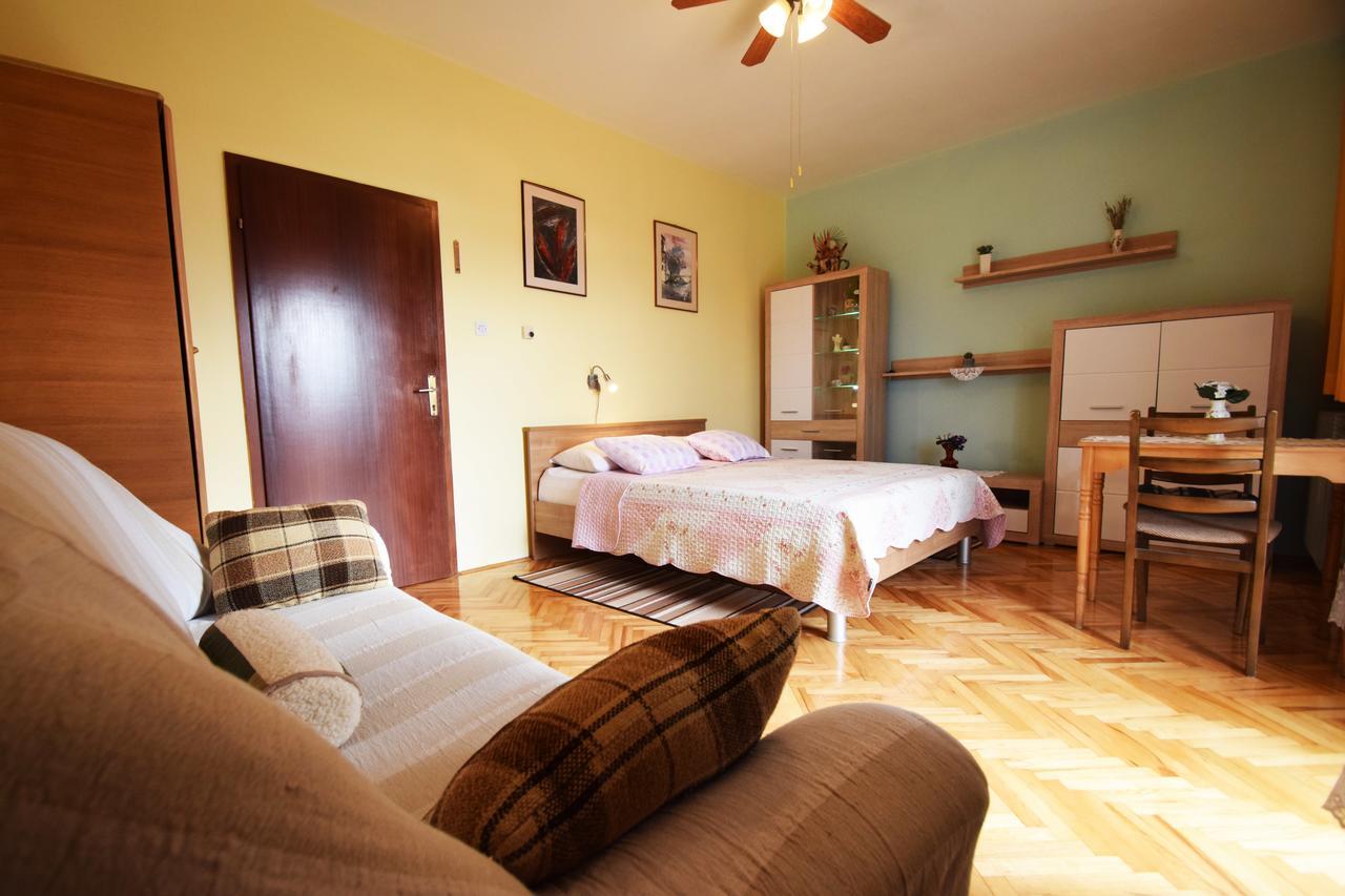 Apartments Mira Starigrad Paklenica Room photo
