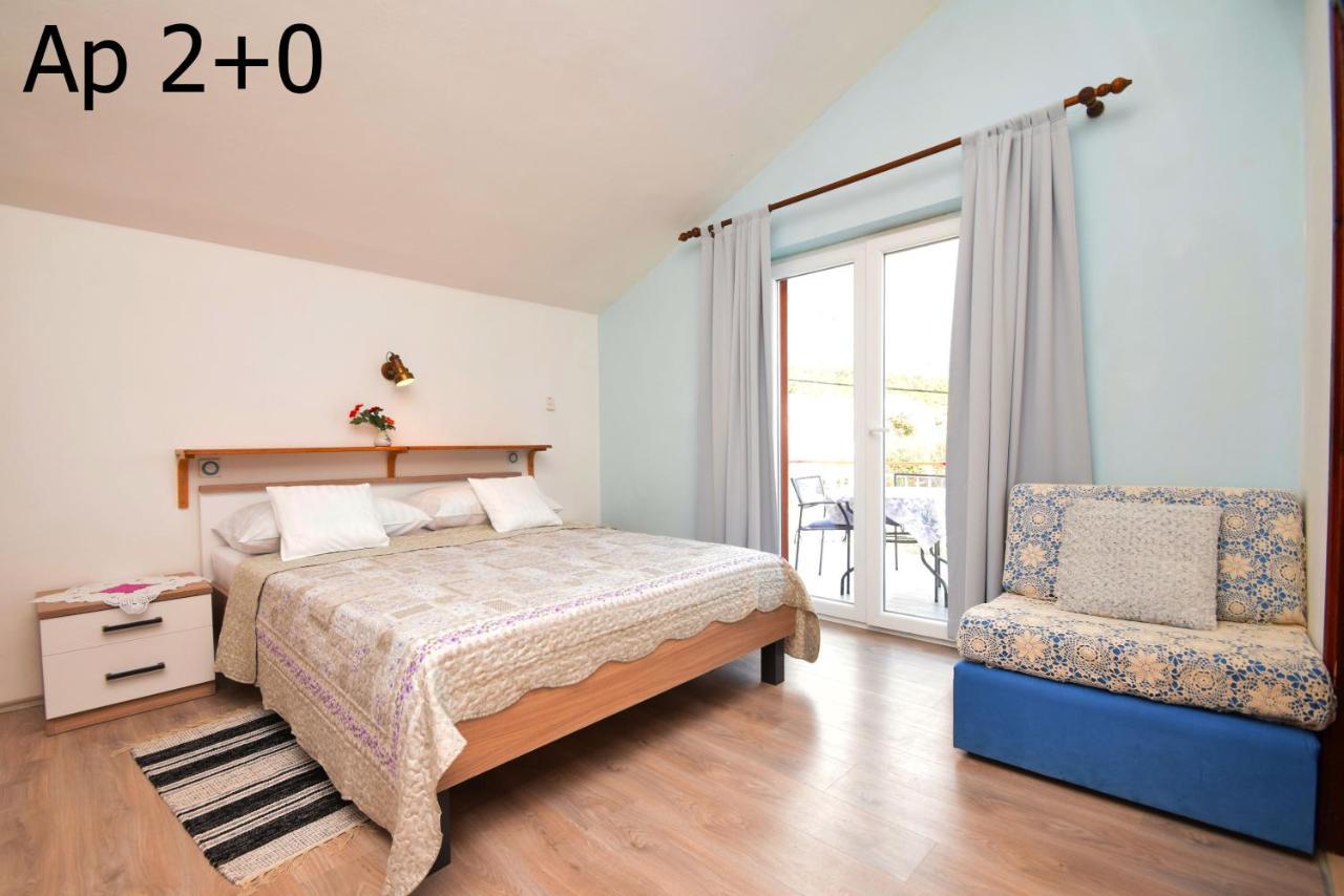 Apartments Mira Starigrad Paklenica Exterior photo