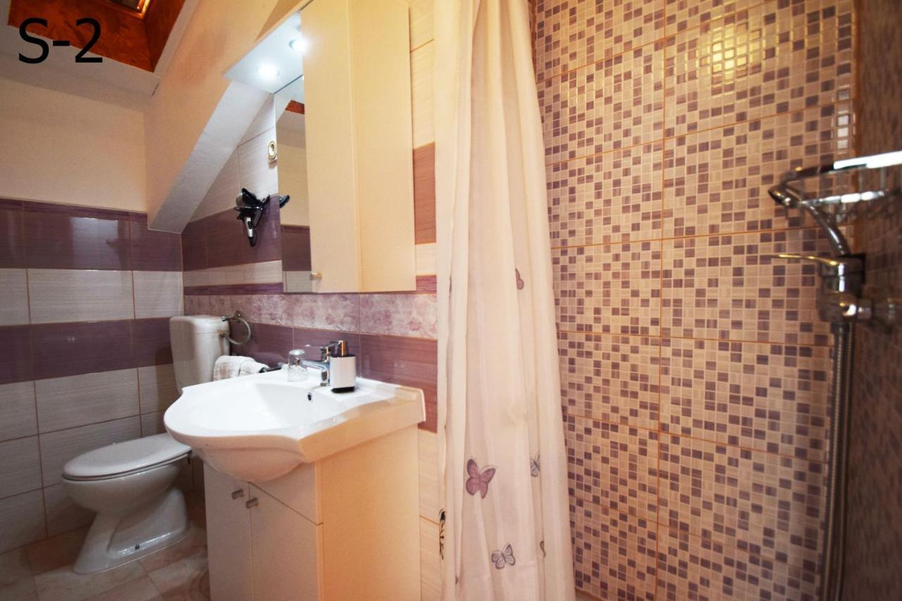 Apartments Mira Starigrad Paklenica Exterior photo