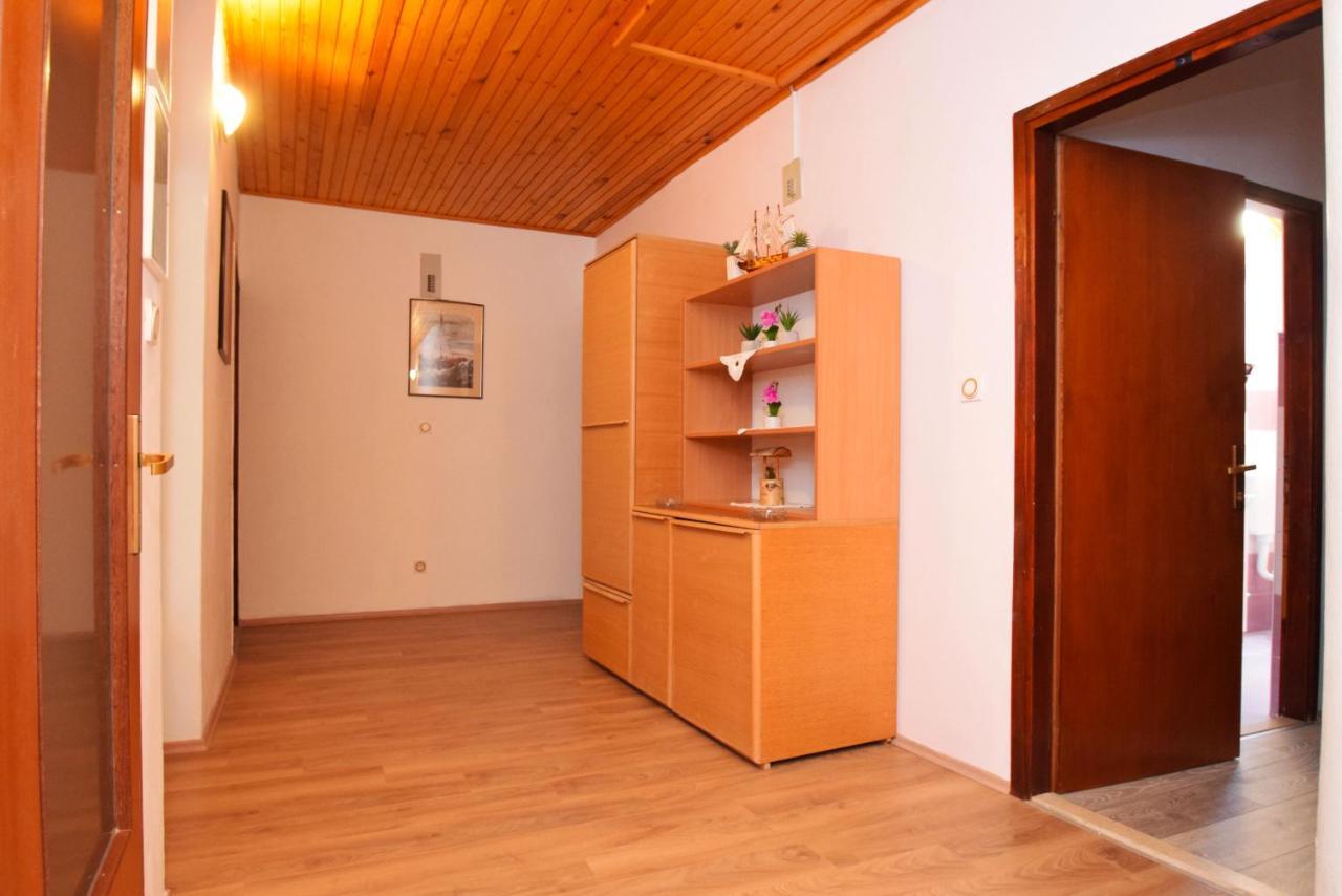 Apartments Mira Starigrad Paklenica Exterior photo